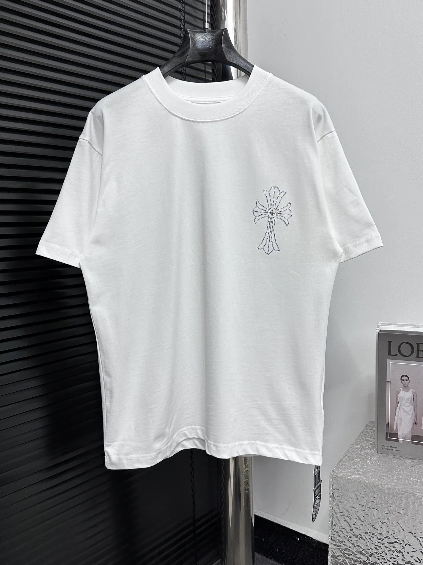 🅿️190 【ChromeHearts】Chrome Hearts 25ss round neck T-shirt Original fabric Official same style Short-sleeved T-shirt Customized 280g vat-dyed fabric Very comfortable to the touch Latest brick cabinet synchronization for spring and summer Fashionable and personalized Super versatile and good-looking Suitable for both men and women A must-have item Tag Collar label Washed wheat Complete with three standards Color: Black White Size: XS-L